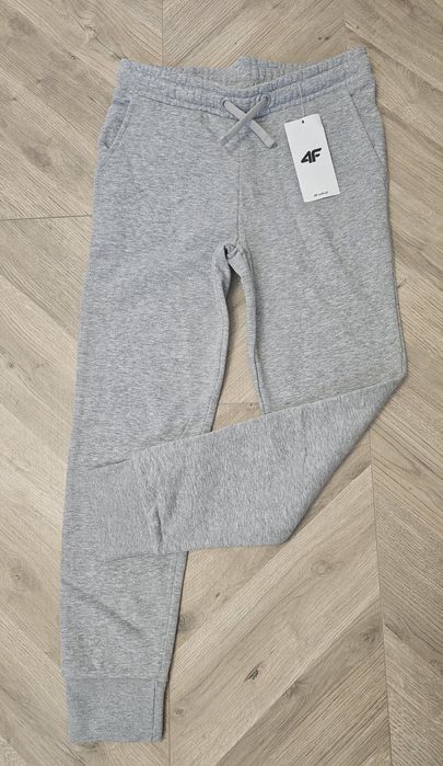 Spodnie dresowe dziecięce 4F ocieplane