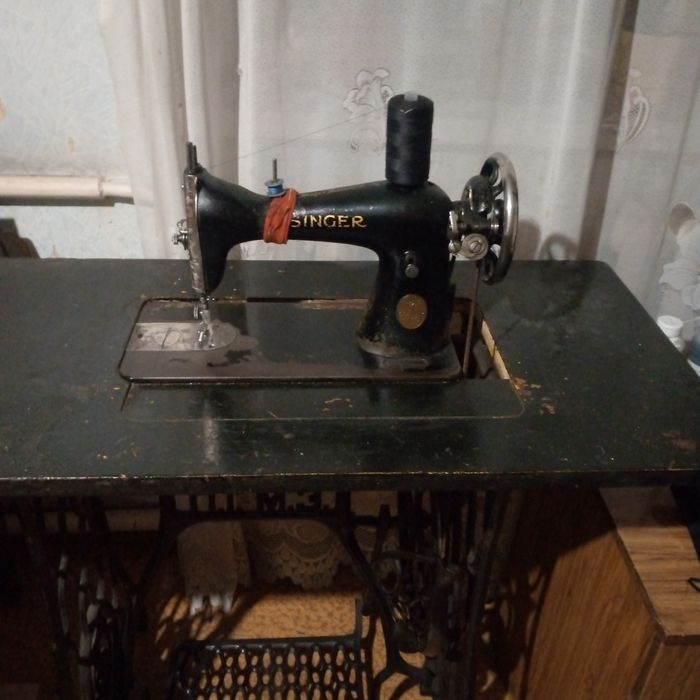Швейная машинка SINGER , раритет .