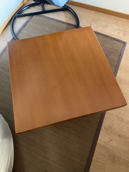 Mesa de centro de sala em madeira