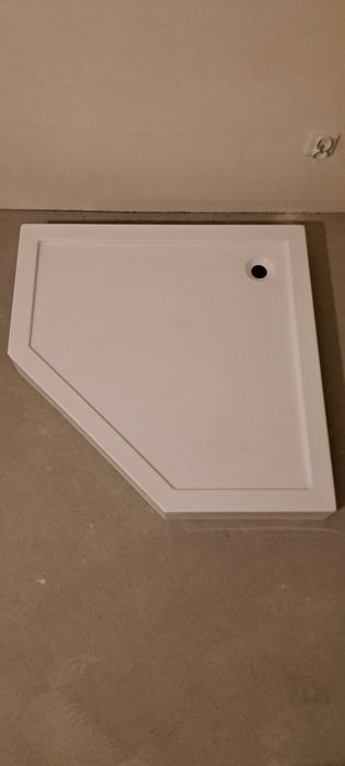 Nowy brodzik pięciokątny 90x90