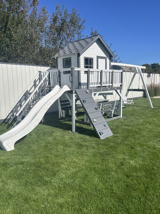 Дитячий будиночок гірка скеледром гойдалки столик лавочки майданчик