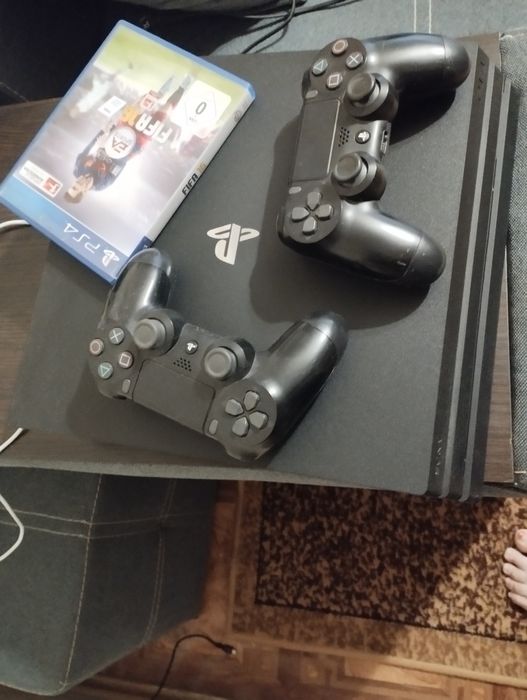 Продам!!! Приставка PS 4 Pro,
