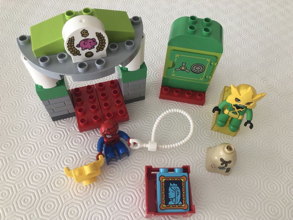 Lego duplo Spiderman vs electro