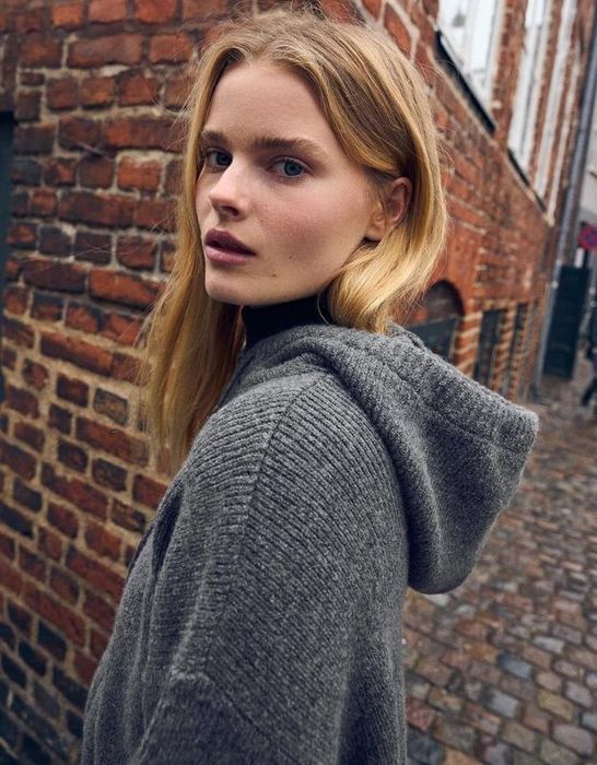 Кардиган із капюшоном і блискавкою Bershka