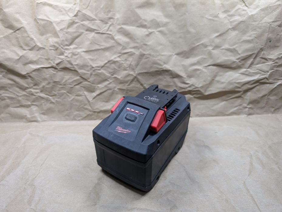 Акумулятор Milwaukee 48-11-1813  M18 High Output 12.0 Ah