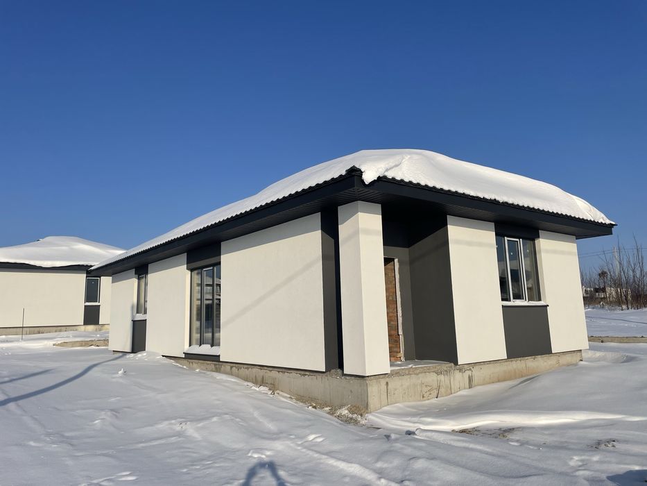 Збудований будинок з мережами та парканом!