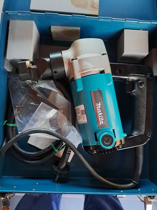 Elektryczne nożyce do blachy MAKITA