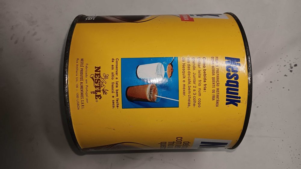 Latas de Nesquik de 850 g - anos 80