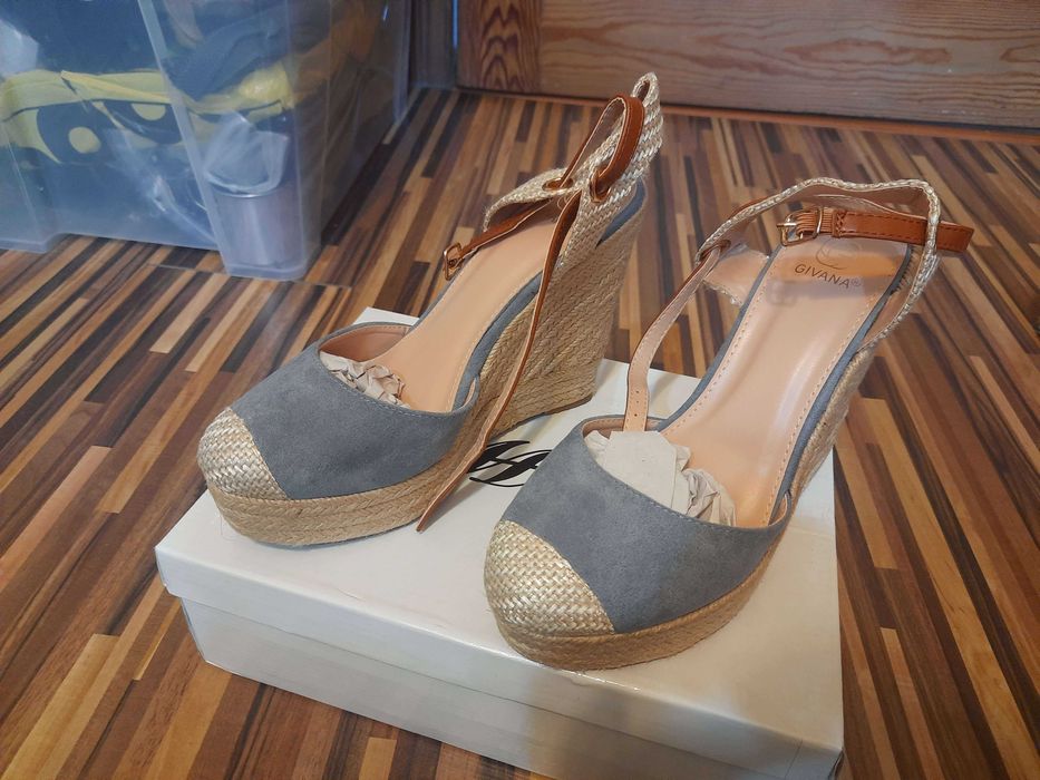 Buty damskie na koturnach Givana- Błękitne