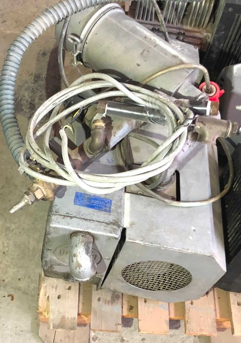 Масляный компрессор низького тиску (повітря-вакуум) BECKER 2.100  SB