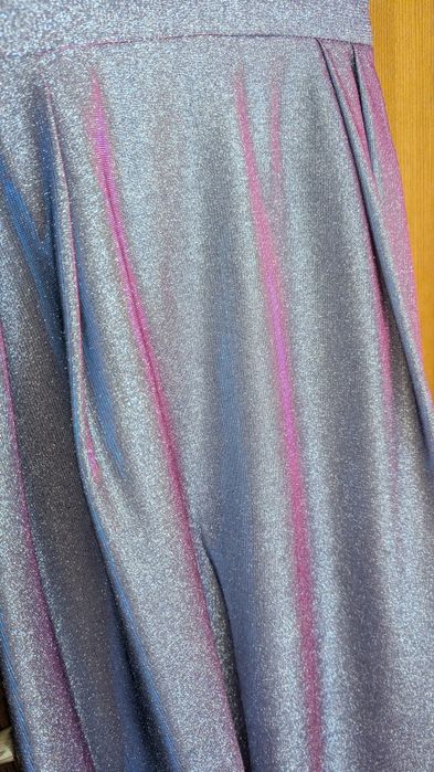 Brokatowa sukienka maxi