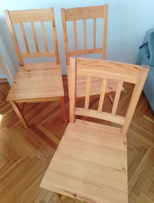 Stół z krzesłami