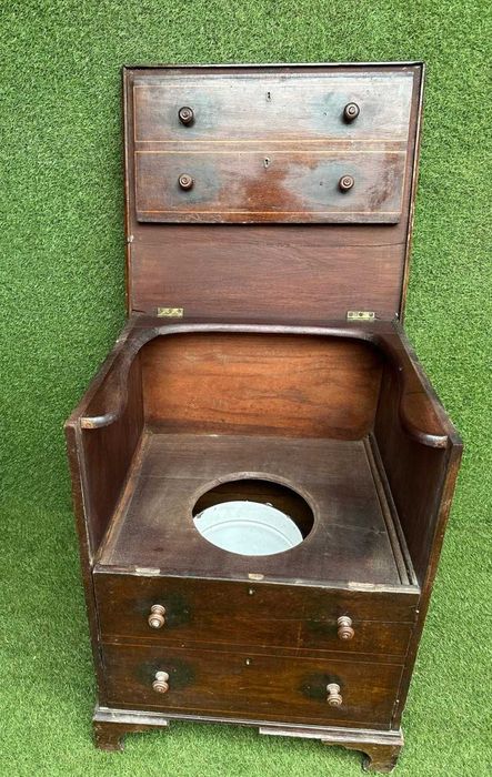 Movel sanitario antigo, em madeira exotica, operacional