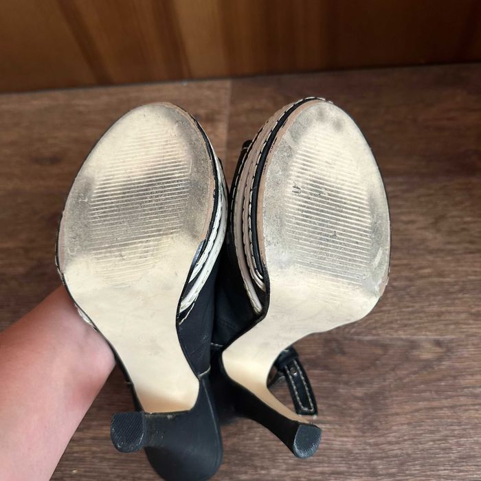 Туфлі на підборах та платформі