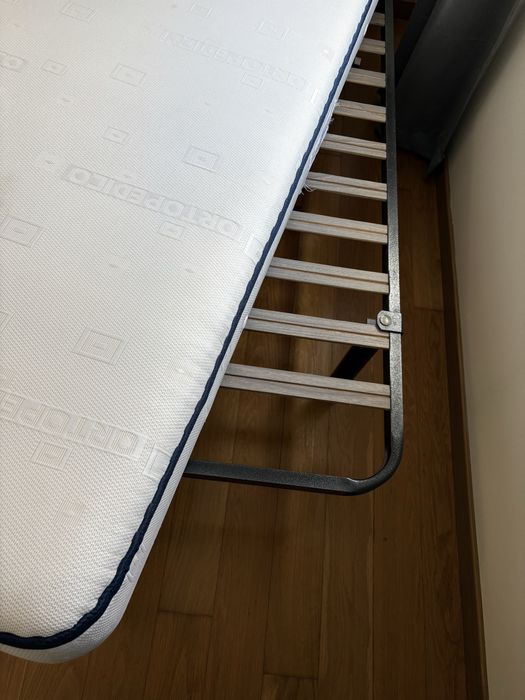 Colchão (1.60m x 2.00m) e cama