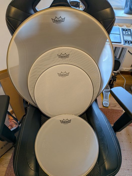 Ciche naciągi siateczkowe Remo Silentstroke 13" i 22" silent stroke