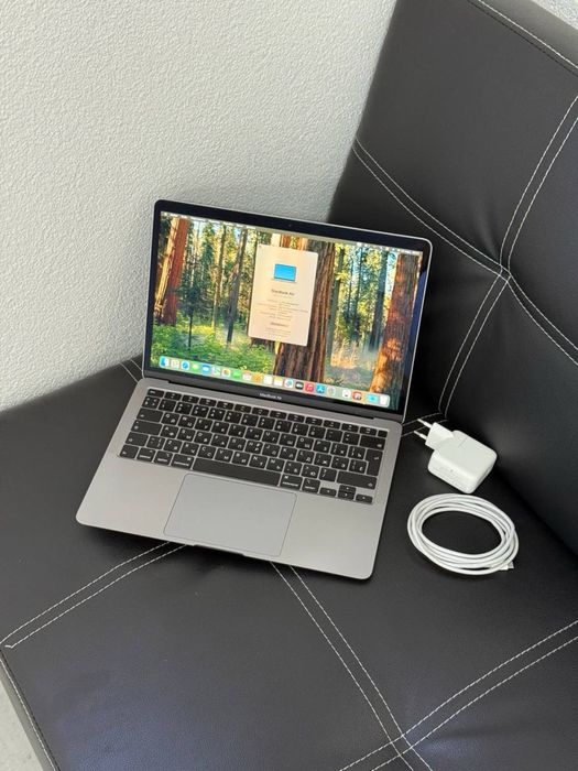 Apple MacBook Air 2020 13" 8/256GB стан 8/10
