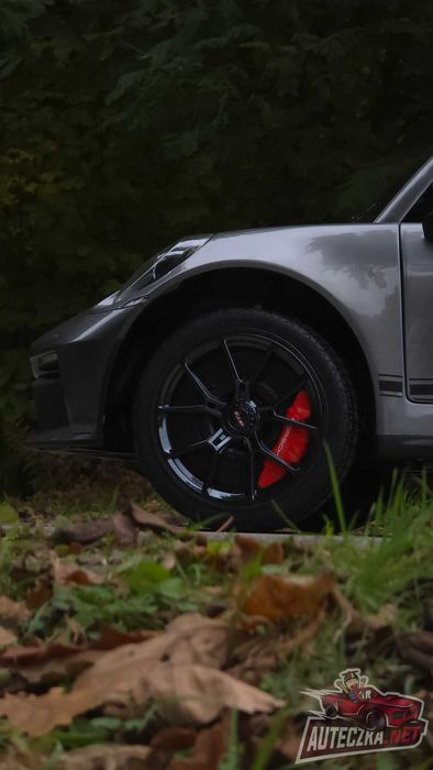 Mocne i szybkie autko PORSCHE 911 STRONG na akumulator 2x280W srebrny