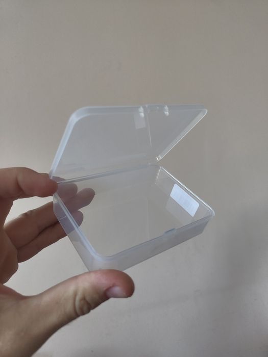 Пластикова коробка прозора