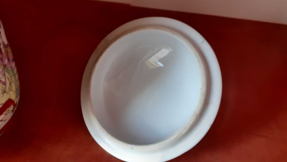 Ceramiczny kubek z przykrywką