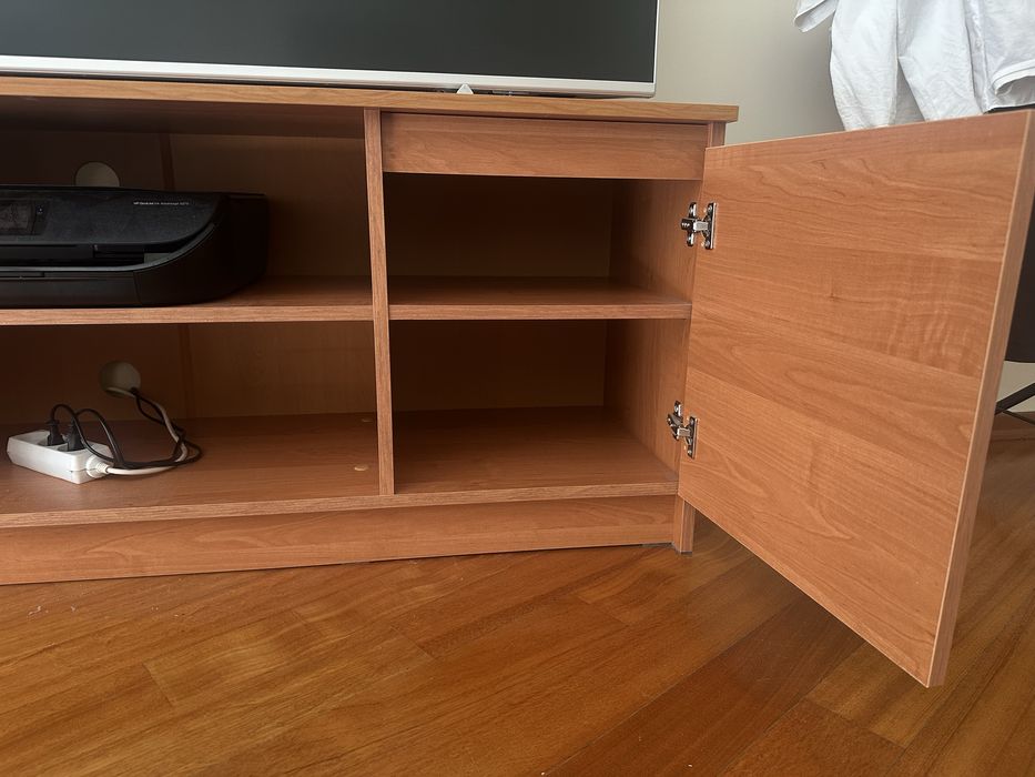 Szafka RTV z półkami