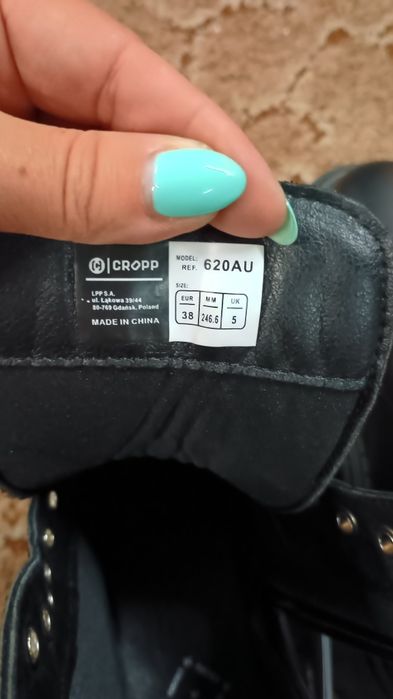 Botki za kostkę z imitacji skóry Cropp