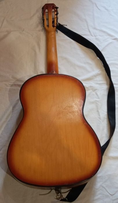 Гитара 6 ти струнная