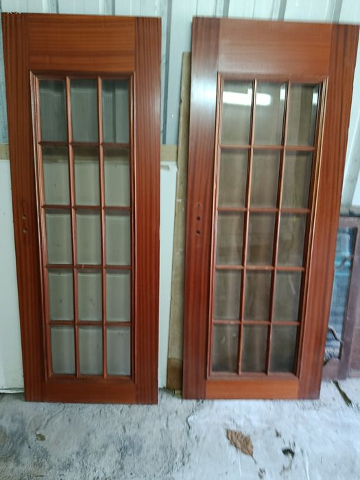 Duas portas de vidro