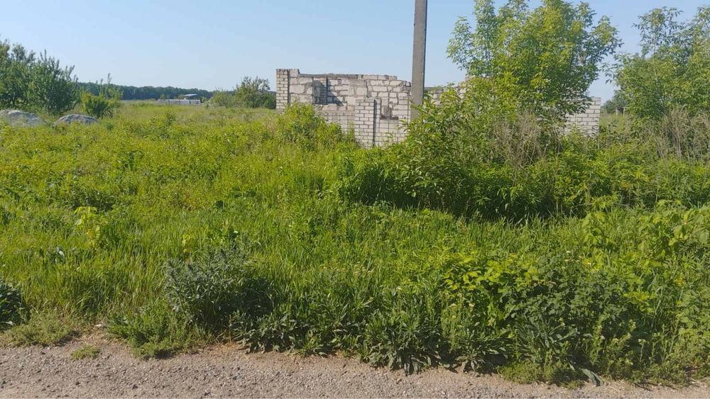 Продам земельну ділянку 9 соток з недобудовою с.Переяславське