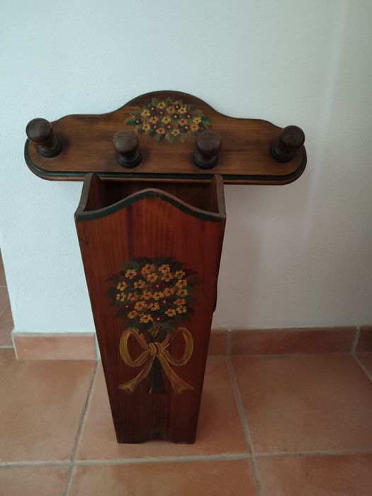 Chapeleira+ cabide em madeira