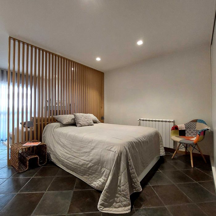Moradia Geminada T4/T5 · 240 m² · 3 Pisos · Piscina · Garagem 2 carros