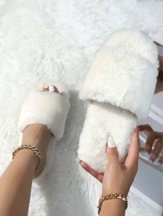 Chinelo Feminino Comfortavel de Pelúcia - Maciez e Estilo para seus Pé
