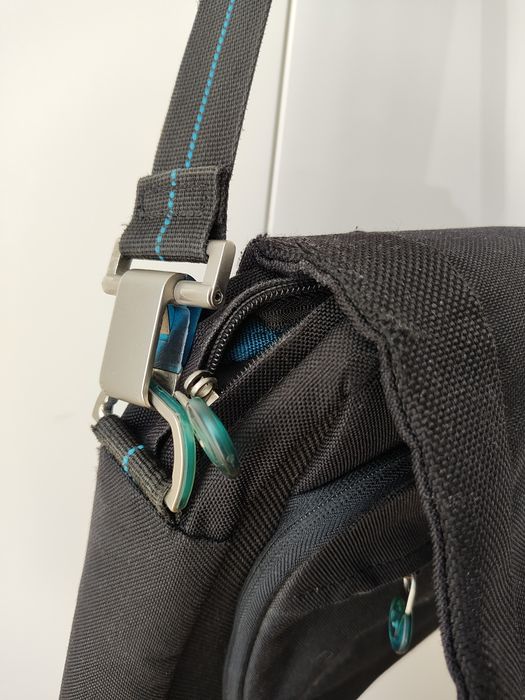 Czarna torba na laptopa 15,6 Samsonite pojemna teczka na ramię