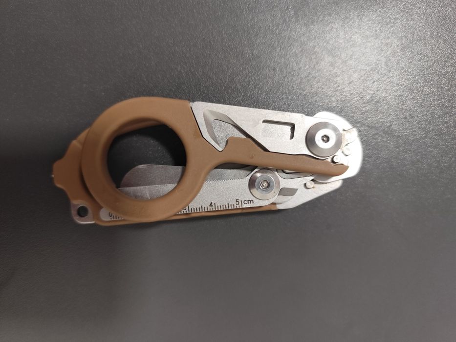 Мультитул-Ножиці ОПТ Leatherman Raptor включають стропоріз та склобій