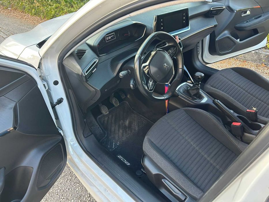Peugeot 208 2021
