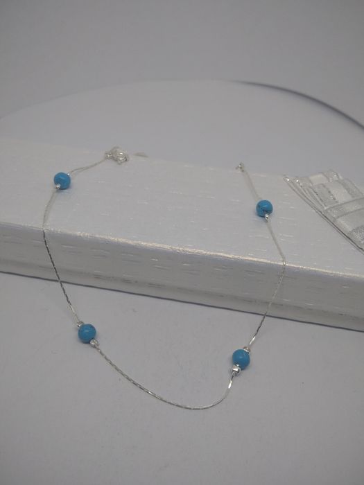 Srebrna delikatna bransoletka z turkusowymi kamyczkami  na nogę 25cm