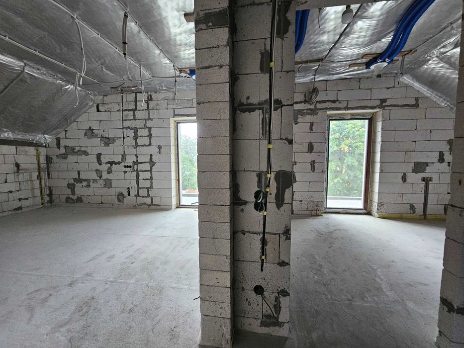 Продаётся новый просторный дом недалеко от воды, в районе Карачунов