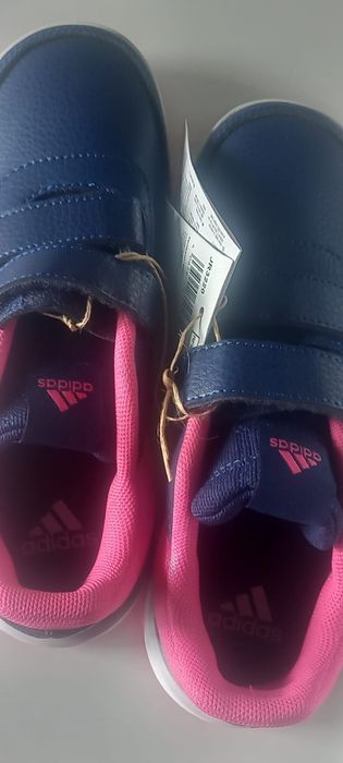 Sapatilhas Adidas Tamanho 33 Novas com etiqueta