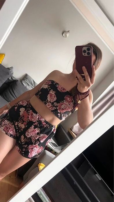 Komplet shein M Crop top wiązany  Spodenki  Cena za komplet