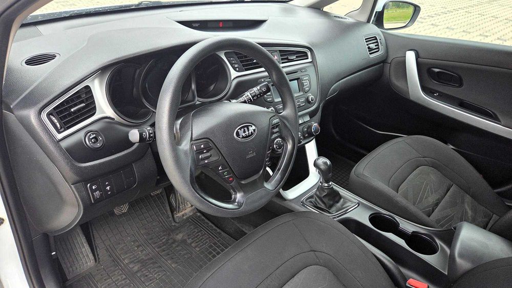 Samochód osobowy KIA Cee'd 1.4 MR`16 E6, hatchback, 5-drzwiowy. benzyna, bezwypadkowy,
