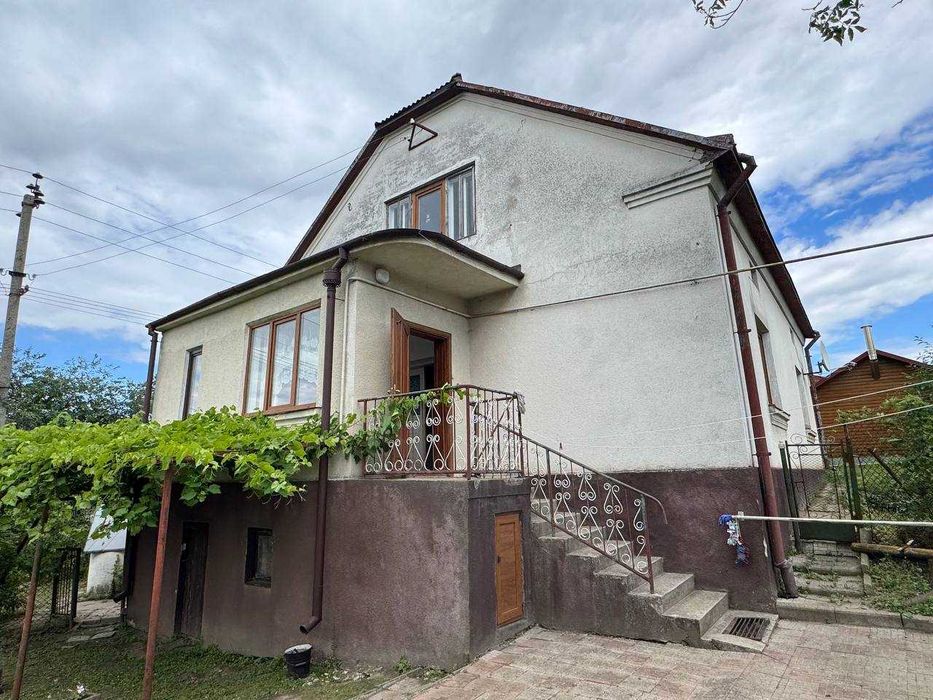 Продається будинок з ділянкою 30 сотих у місті Мостиська
