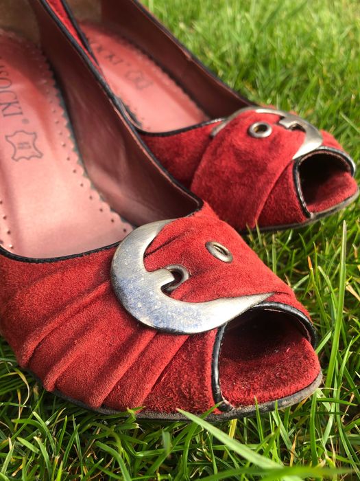 Bordowe szpilki bez palców