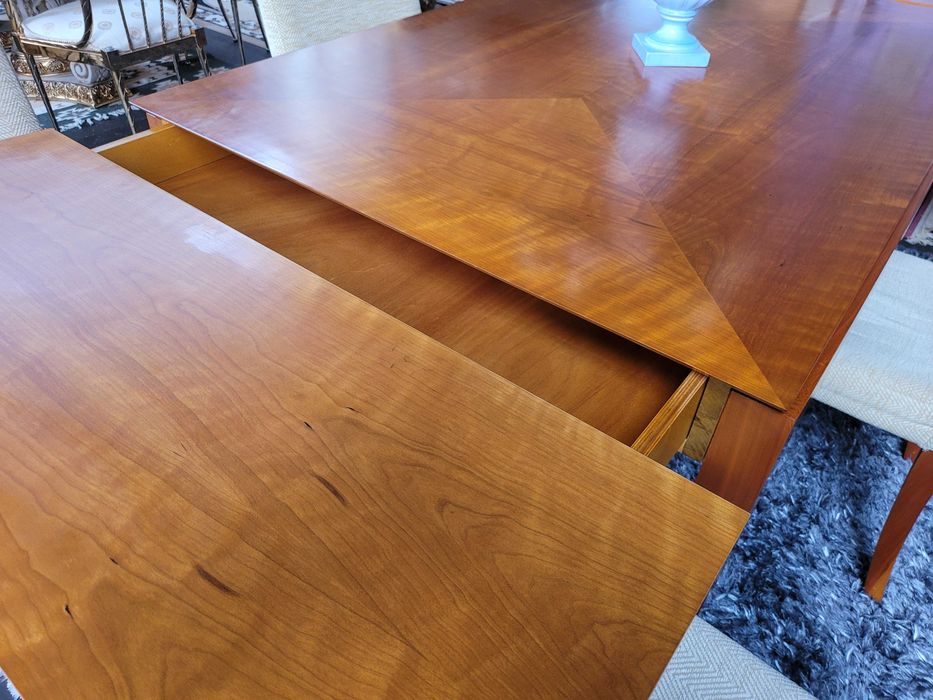 Mesa de sala em madeira maciça - extensível - Só a mesa as cadeiras sã