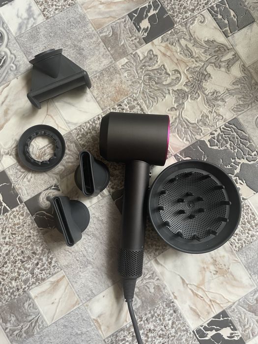 Продам фен Dyson