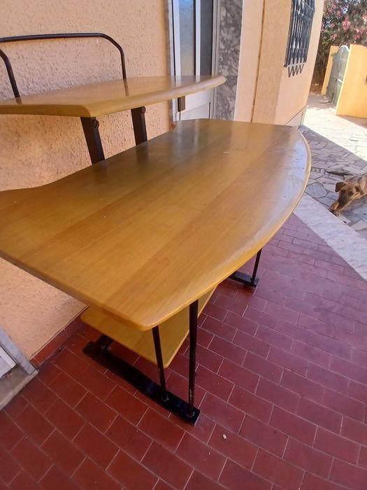Mesa de estudo  quase nova