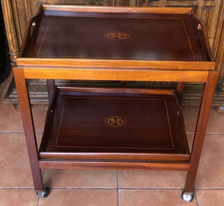 Mesa apoio dobrável com tabuleiros
