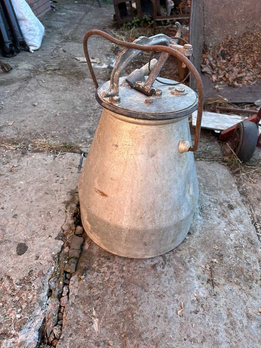 Молочний бідон доільного апарата