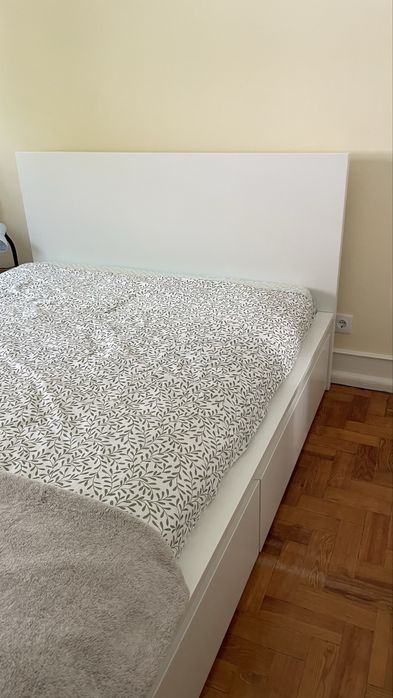 Cama Ikea com Gavetas Branca
