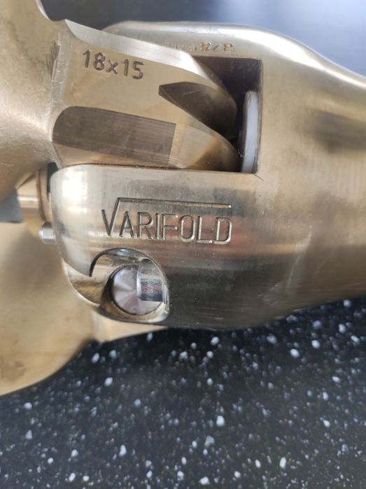 Śruba napędowa składana trzy płatowa