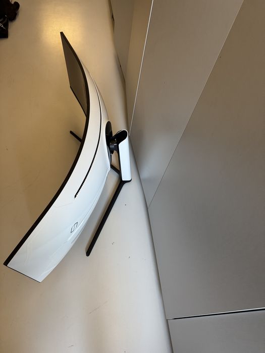 Monitor Gaming Ultra-Panorâmico 49" Odyssey G9 Dual QHD